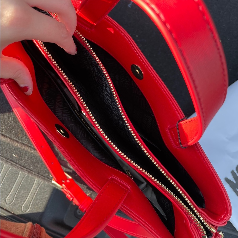 Love Moschino Signature Red Heart Chain Handbag - Picture 8 of 16